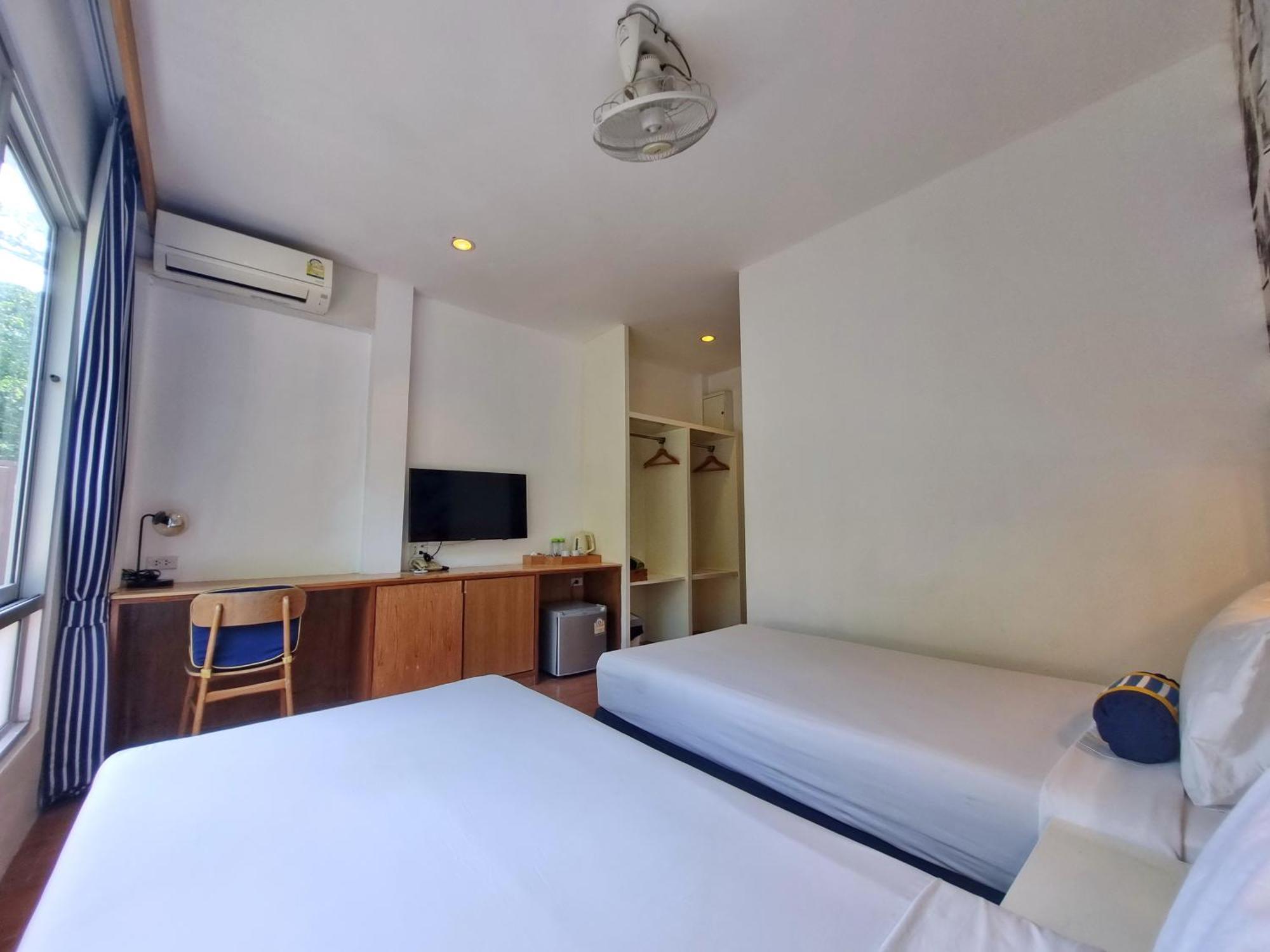 Mar24 Koh Tao Hotel Exterior photo